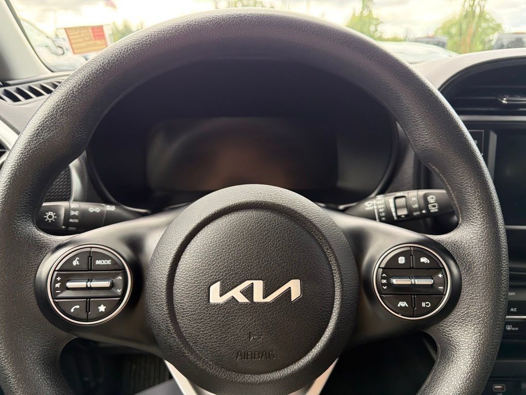 Used 2023 Kia Soul LX FWD image 10