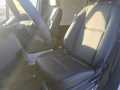 Used 2025 Mercedes-Benz Sprinter 2500 image 18