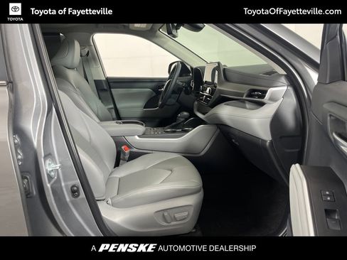 Certified 2026 Toyota Highlander XLE AWD/4WD image 6