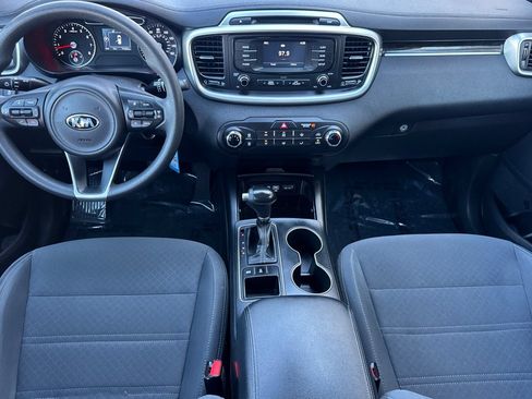 Used 2017 Kia Sorento AWD image 13