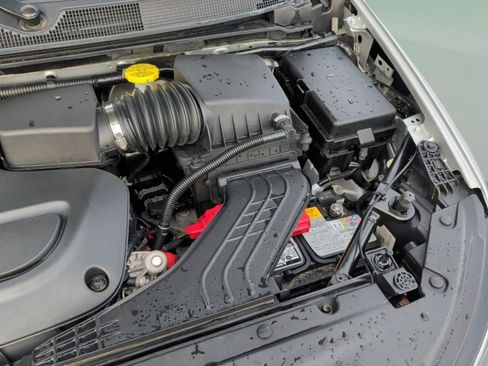 Used 2024 Chrysler Pacifica Touring-L image 17