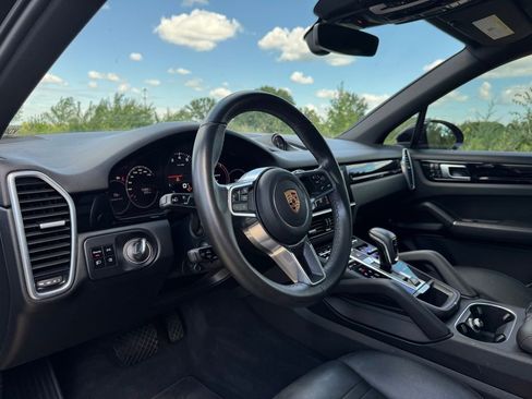Used 2019 Porsche Cayenne image 4