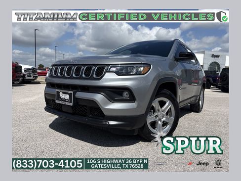 Used 2024 Jeep Compass Latitude AWD/4WD image 1