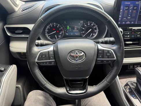 Used 2021 Toyota Highlander Platinum AWD/4WD image 22
