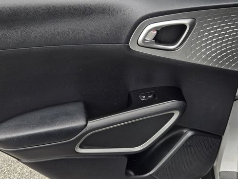 Used 2021 Kia Soul LX FWD image 10