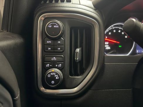Used 2022 Chevrolet Silverado 1500 LT w/ Z71 Off-Road Package AWD/4WD image 31
