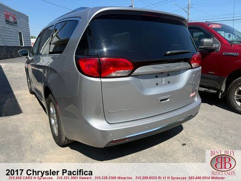 Used 2017 Chrysler Pacifica LX FWD image 5