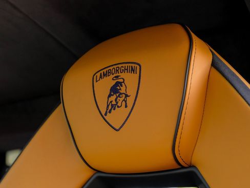 Used 2025 Lamborghini Revuelto image 36