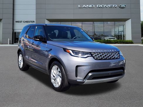 Used 2025 Land Rover Discovery S image 2