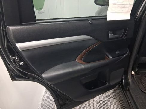Used 2015 Toyota Highlander XLE AWD/4WD image 13