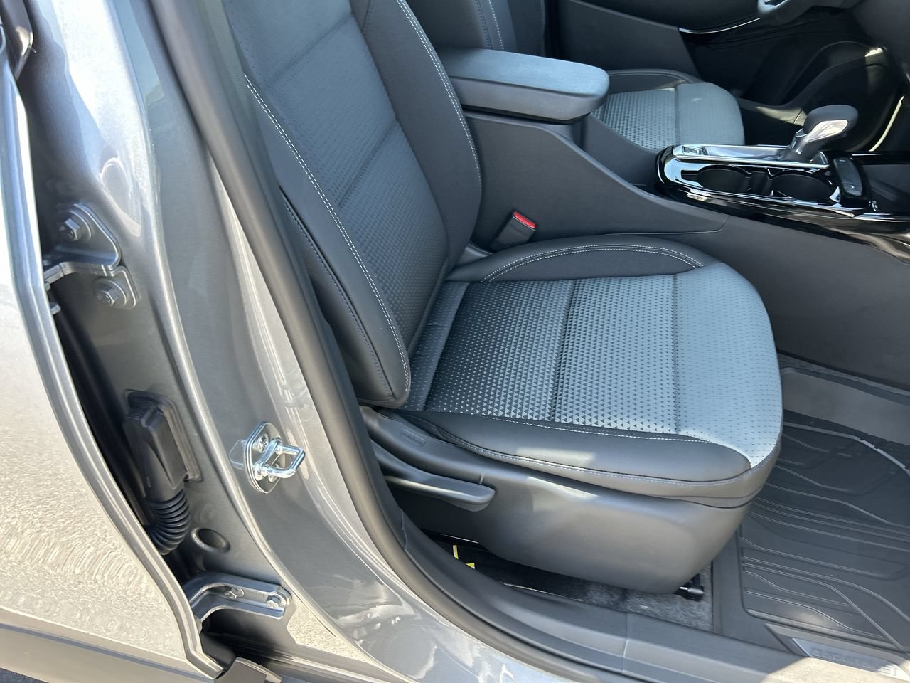 New 2026 Chevrolet Trax LT w/ Sunroof Package FWD image 14