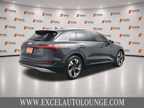 Used 2022 Audi e-tron Premium AWD/4WD image 5