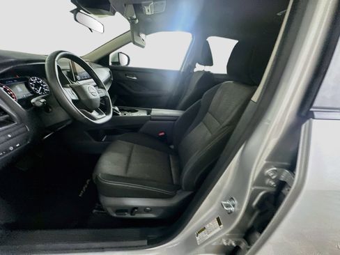 Used 2025 Nissan Rogue SV FWD image 13