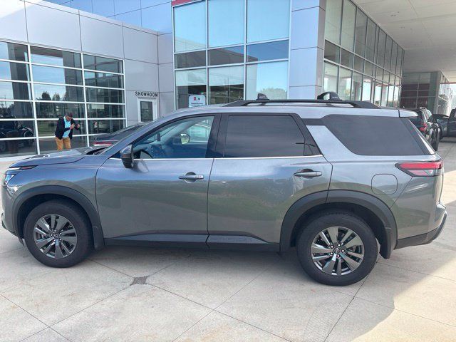 Used 2025 Nissan Pathfinder SV w/ SV Premium Package AWD/4WD image 4