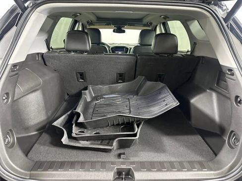 Used 2022 GMC Terrain SLT w/ Infotainment Package II image 26