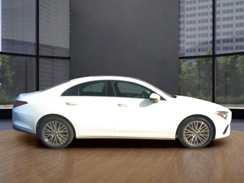 Used 2025 Mercedes-Benz CLA 250 4MATIC image 35