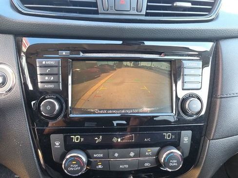 Used 2019 Nissan Rogue SV image 19