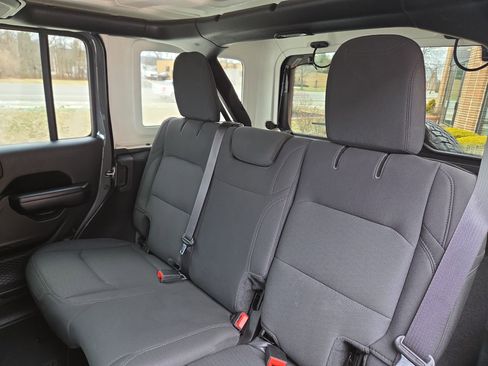 Used 2019 Jeep Wrangler Unlimited Sport S image 13