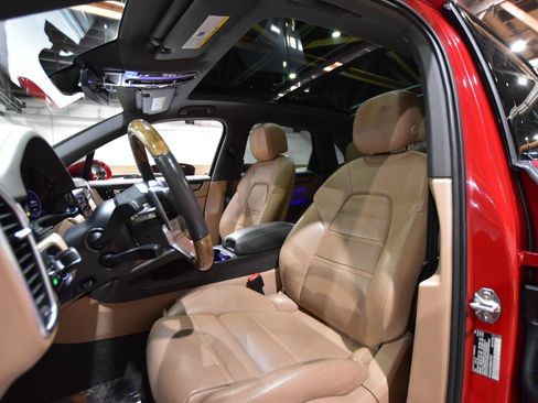 Used 2021 Porsche Cayenne AWD/4WD image 43