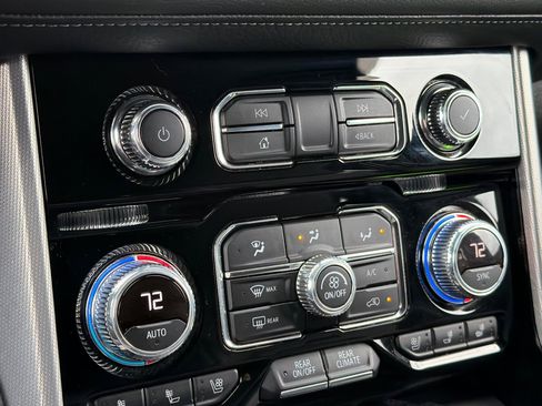 Used 2021 GMC Yukon Denali w/ LPO, Illumination Package image 19