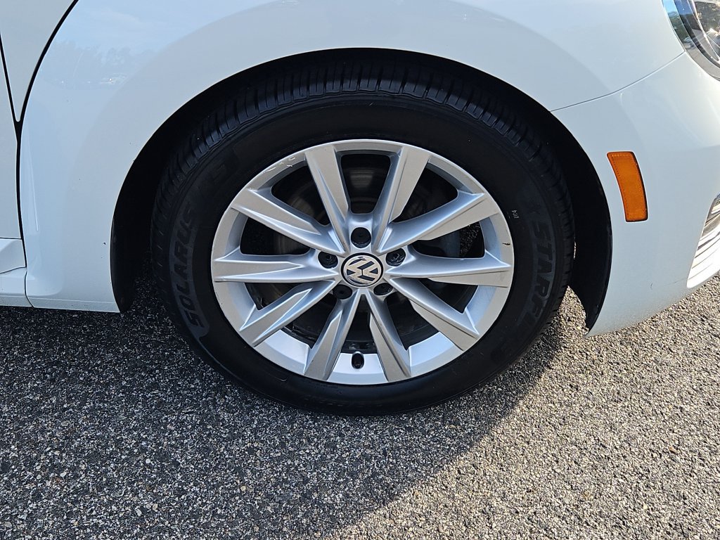 Used 2019 Volkswagen Beetle 2.0T SE FWD image 10