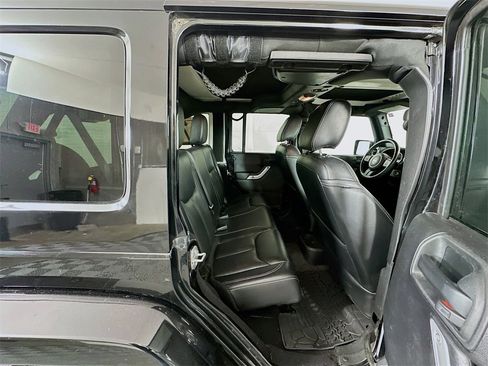 Used 2017 Jeep Wrangler Unlimited Sahara w/ Connectivity Group image 24