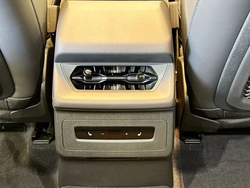 New 2025 Audi SQ6 e-tron Prestige image 22