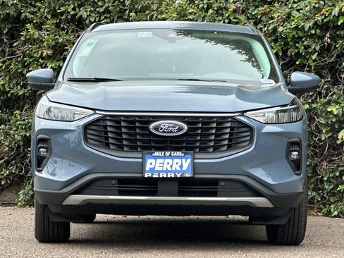 New 2025 Ford Escape SE image 2
