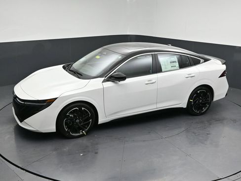 New 2026 Nissan Sentra SR w/ SR Premium Package FWD image 26
