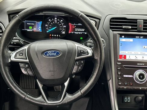 Used 2019 Ford Fusion Titanium image 11