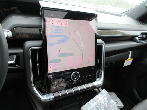 New 2026 GMC Yukon Elevation w/ Technology Package AWD/4WD image 17