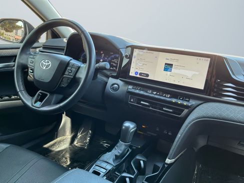 Used 2025 Toyota Camry XLE FWD image 14