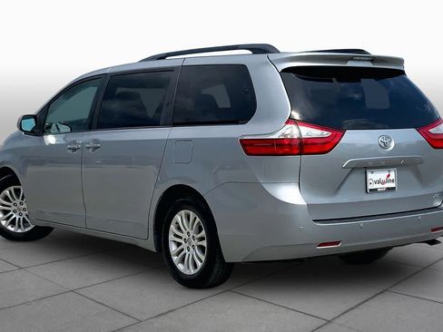 Used 2016 Toyota Sienna XLE Premium FWD image 12