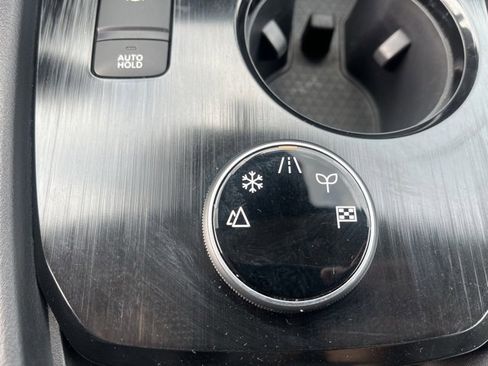 Used 2023 Nissan Rogue SV image 32