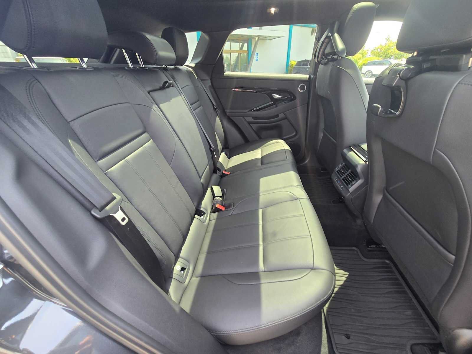 Used 2026 Land Rover Range Rover Evoque Dynamic SE AWD/4WD image 12