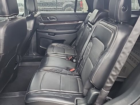 Used 2019 Ford Explorer Platinum image 15