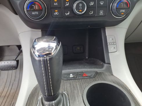 Used 2019 GMC Acadia SLT w/ LPO, Floor Liner Package image 16