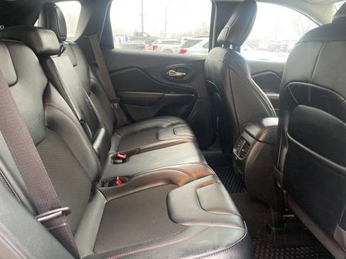 Used 2022 Jeep Cherokee Trailhawk image 15