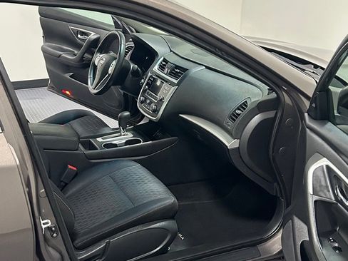 Used 2016 Nissan Altima 2.5 SV w/ Convenience Package image 12