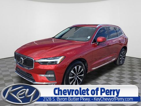 Used 2023 Volvo XC60 B5 Plus FWD image 1