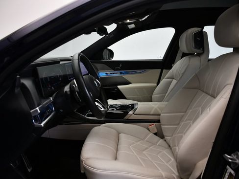 Used 2023 BMW 760i xDrive AWD/4WD image 5