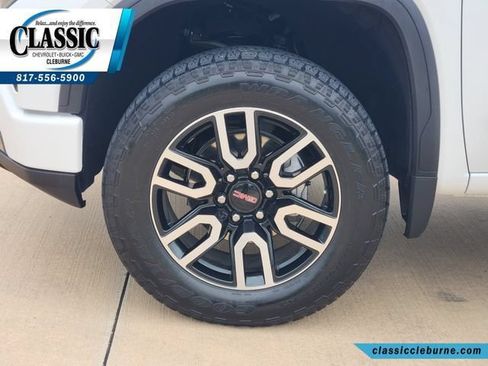 Used 2025 GMC Sierra 1500 AT4 w/ AT4 Premium Package AWD/4WD image 13