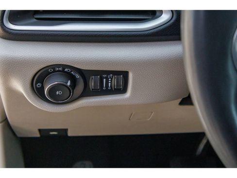 Used 2022 Chrysler Pacifica Touring-L FWD image 22