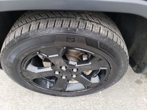 Used 2018 Jeep Grand Cherokee Laredo AWD/4WD image 29