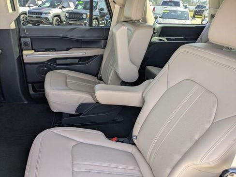 Used 2024 Ford Expedition Limited image 13