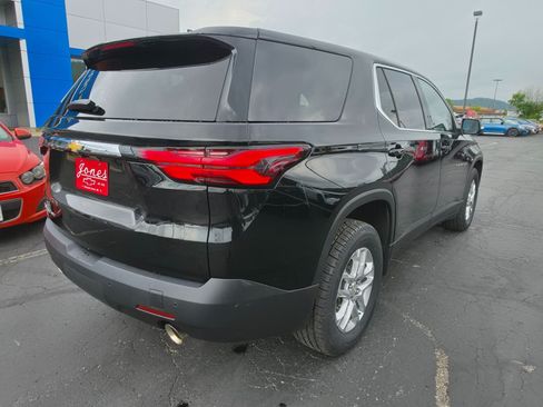 Used 2022 Chevrolet Traverse LS AWD/4WD image 5