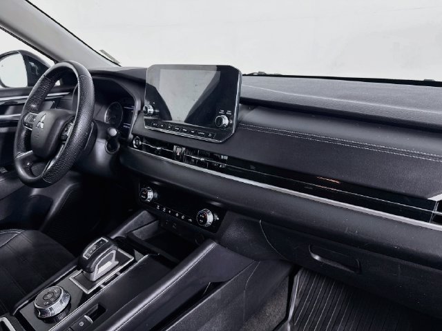 Used 2023 Mitsubishi Outlander SE FWD image 27