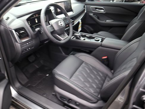 New 2026 Nissan Rogue Platinum image 13