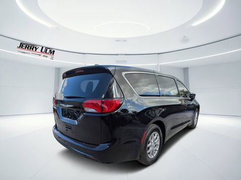 New 2026 Chrysler Voyager LX image 3