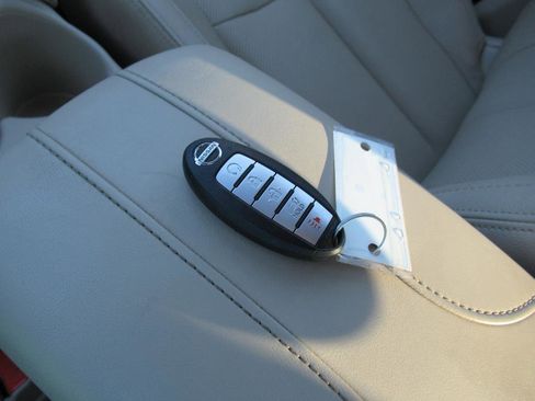 Used 2020 Nissan Rogue SL w/ Premium Package image 35